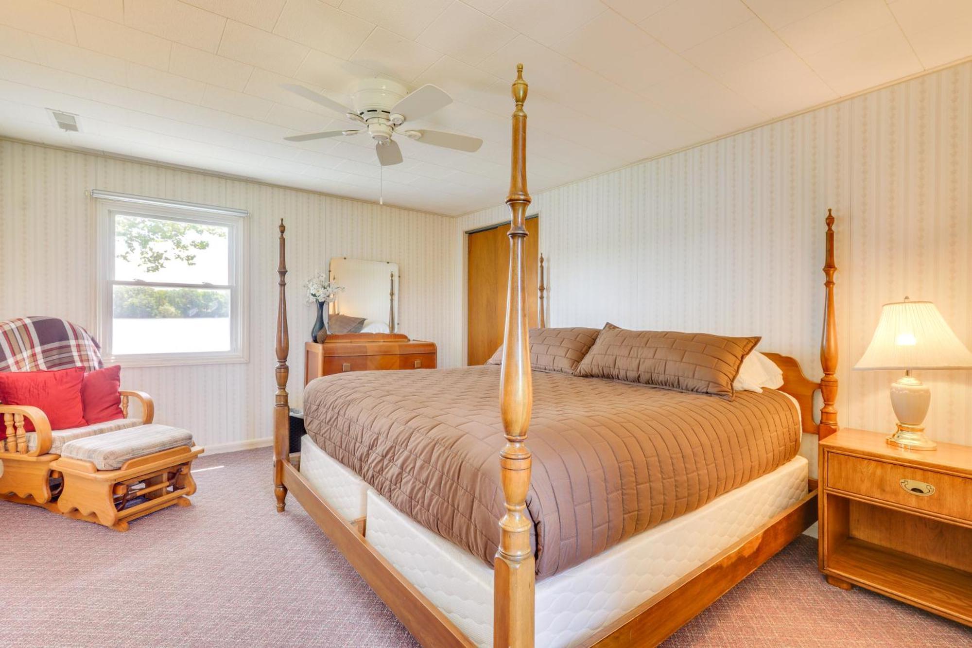 Howe Retreat With Fire Pit And Private Boat Dock! Eksteriør billede