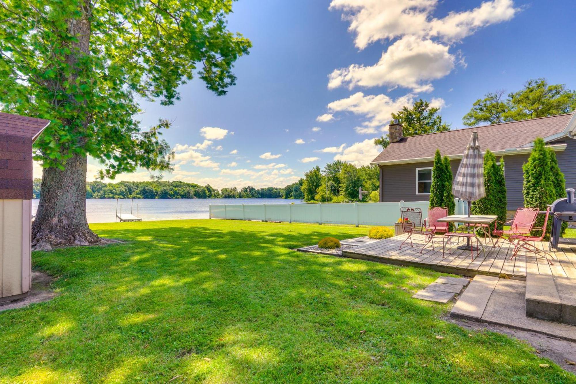 Howe Retreat With Fire Pit And Private Boat Dock! Eksteriør billede