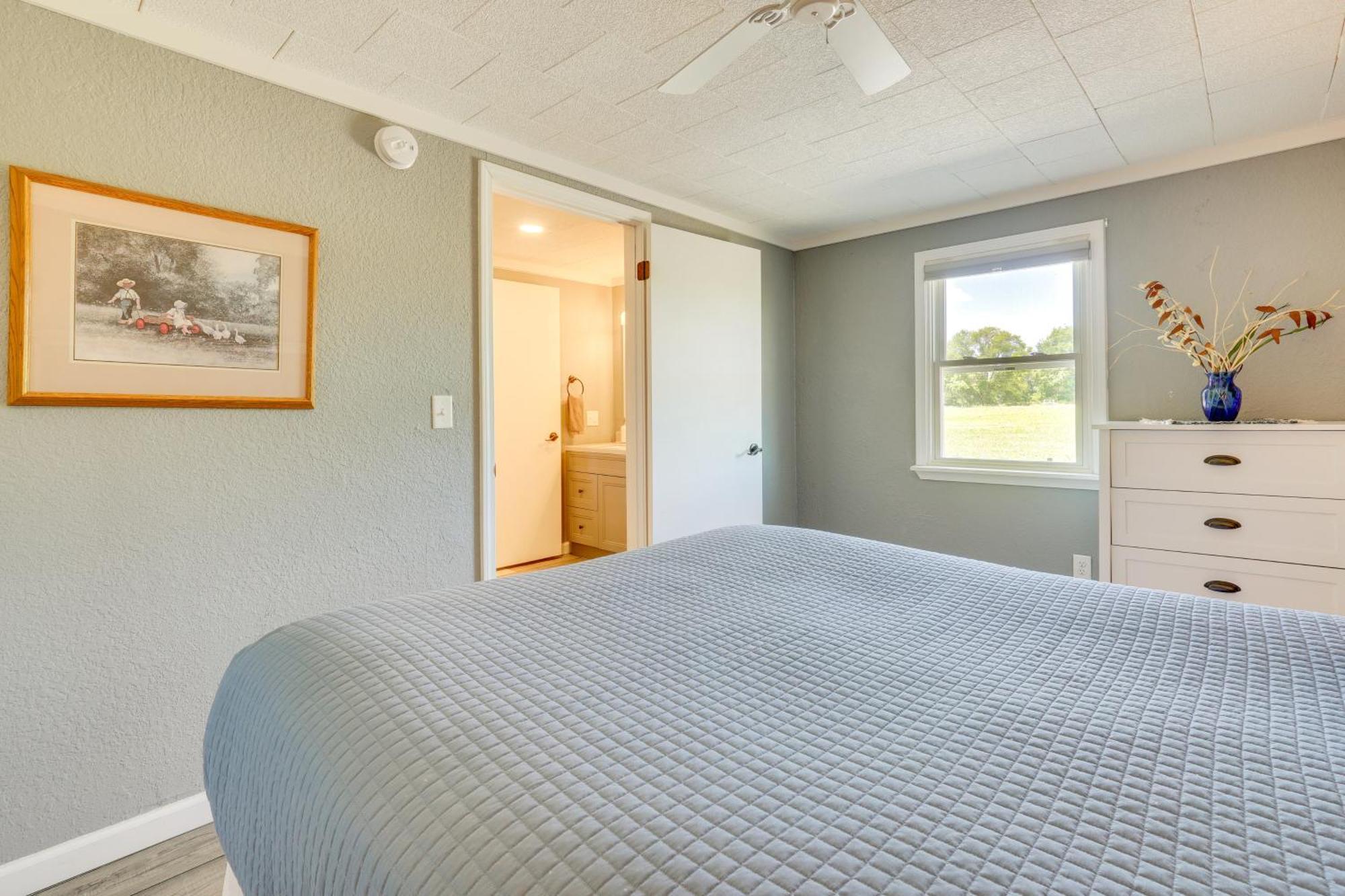 Howe Retreat With Fire Pit And Private Boat Dock! Eksteriør billede