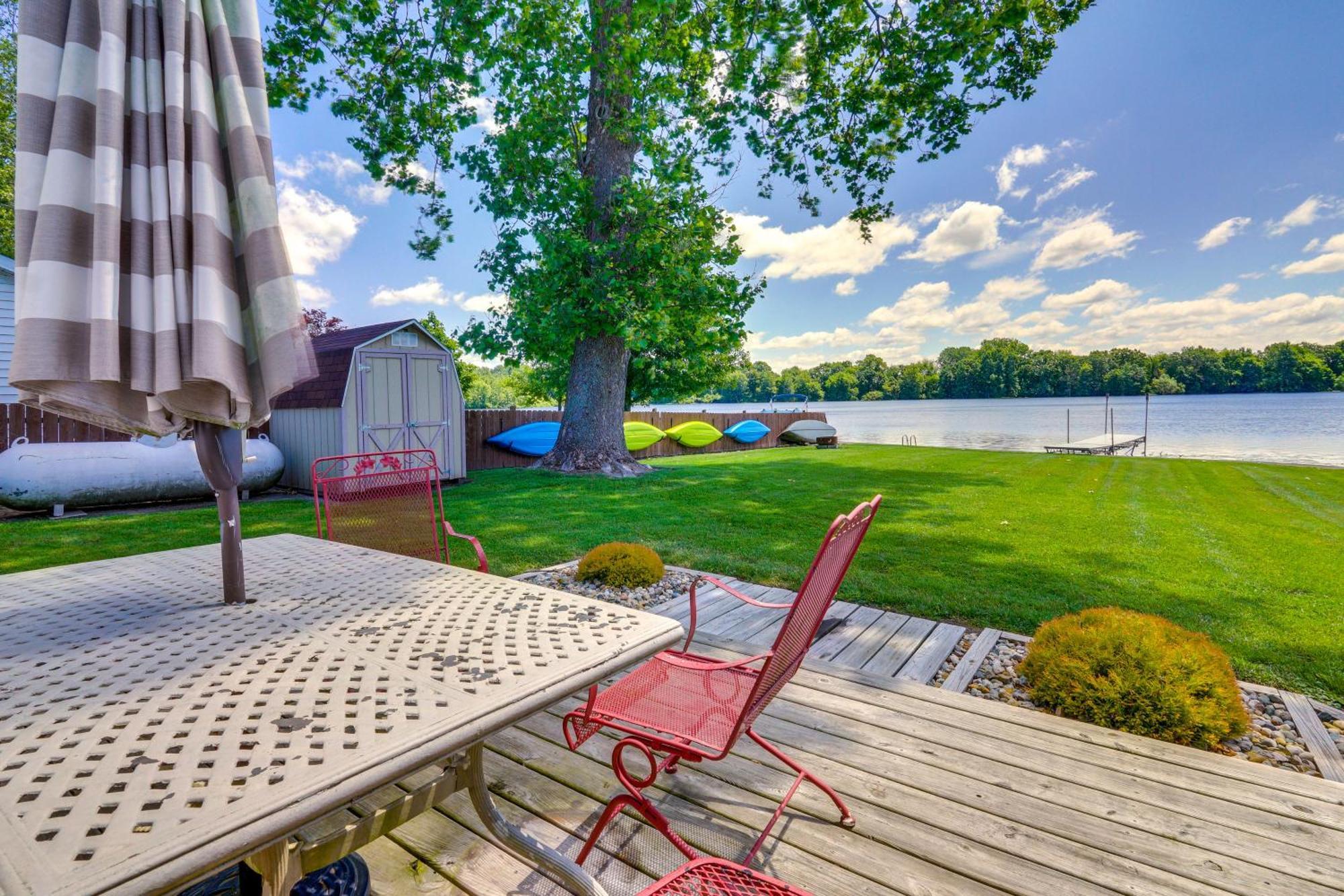 Howe Retreat With Fire Pit And Private Boat Dock! Eksteriør billede